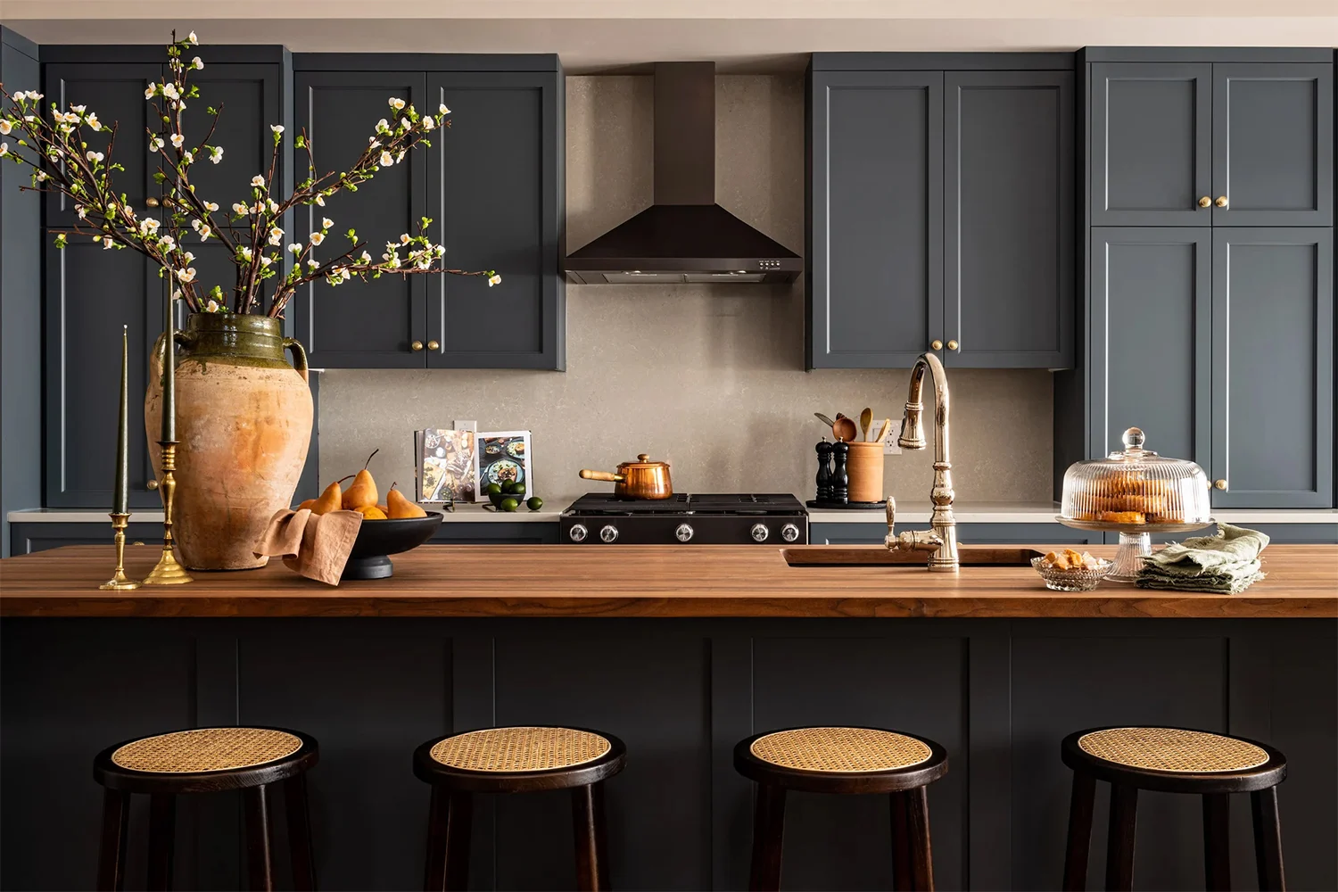VILLEROY & BOCH Saels -VILLEROY & BOCH Saels kitchens with dark cabinets